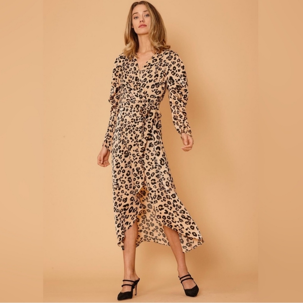 NWT  Leopard Print Puffy Midi Shoulder Dress.L